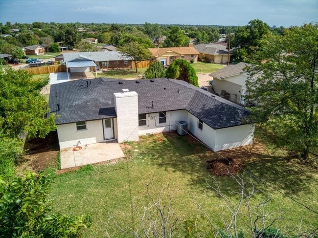 Photo - 330 NW Compass Dr