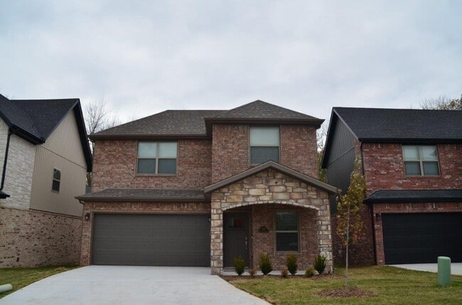Building Photo - 1710 SW Riverstone Rd