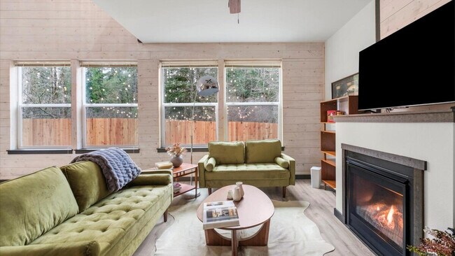 Building Photo - 313 Skate Creek Rd N