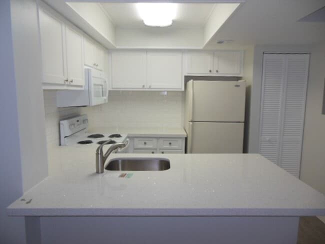 Photo - ONE BEDROOM ONE BATHROOM! WATERFRONT COMMUNITY! Unit 35