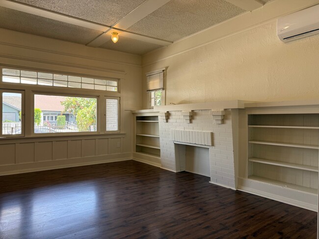 Photo - 860 W 56th St Unidad 1