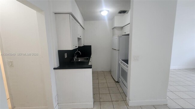 Photo - 280 SW 11th Ave Unit 5