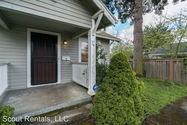 Photo - 2 br, 1 bath House - 7922 SE Schiller St