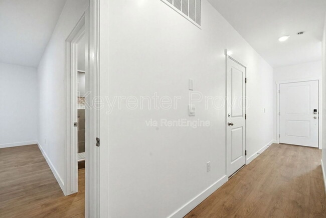 Photo - 371 E Levengrove Dr