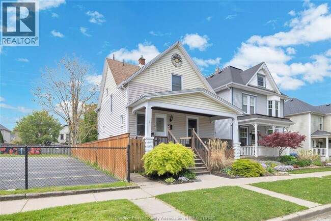 Photo - 521 Windermere Rd