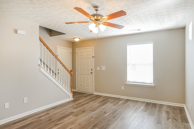 Photo - 207 Oak Grove Ln