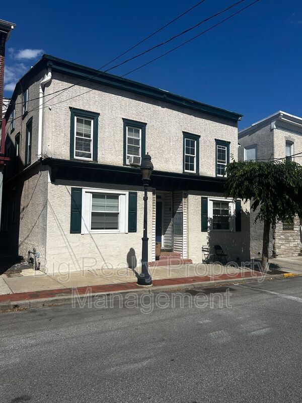 Building Photo - 29 N Main St Unit 2F