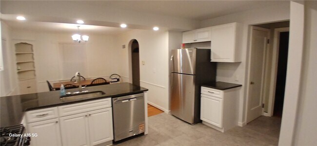 Photo - 183 Thorncliffe Dr