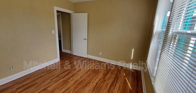 Photo - 742 Ontario St