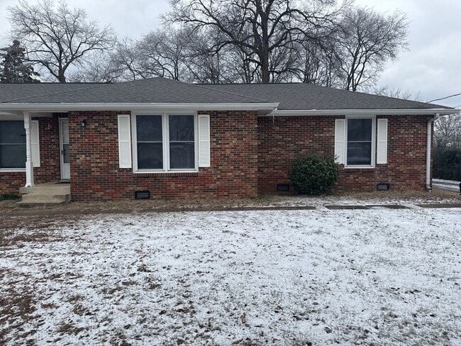 Photo - Charming 2-Bedroom Brick Duplex with Spacious Yard in Lebanon