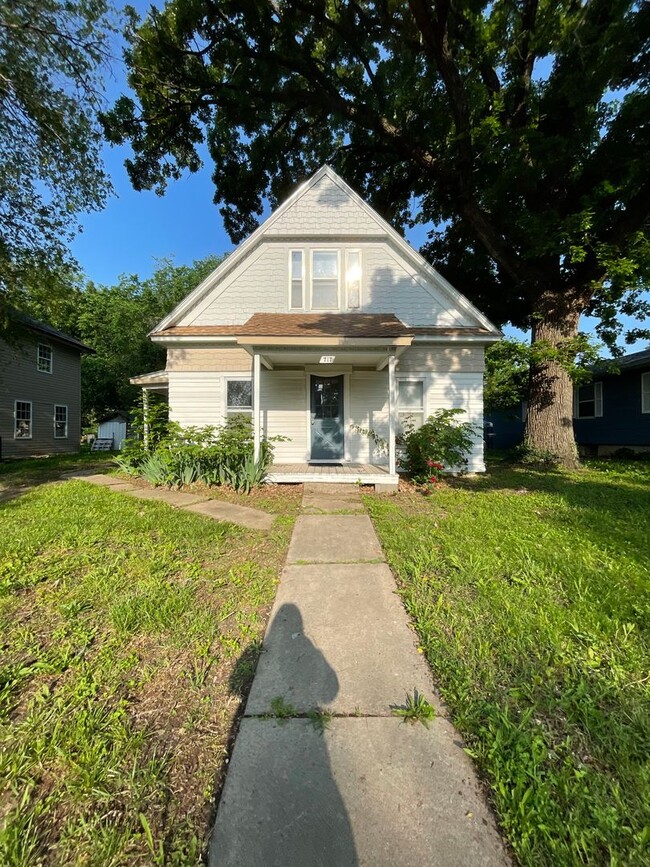717 East - 717 East House