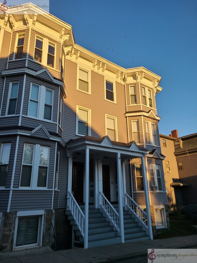 Building Photo - 717 Parker St Unit 1