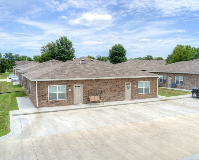 Building Photo - 400 E Elk St Unit 7A