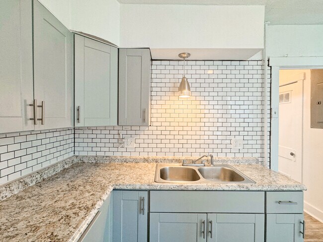 Photo - 5846 Alderson St Unidad APT3