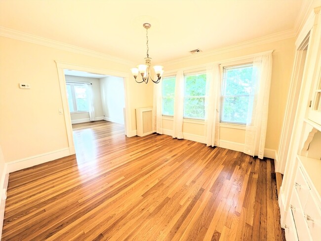 Photo - 184 Parmenter Rd