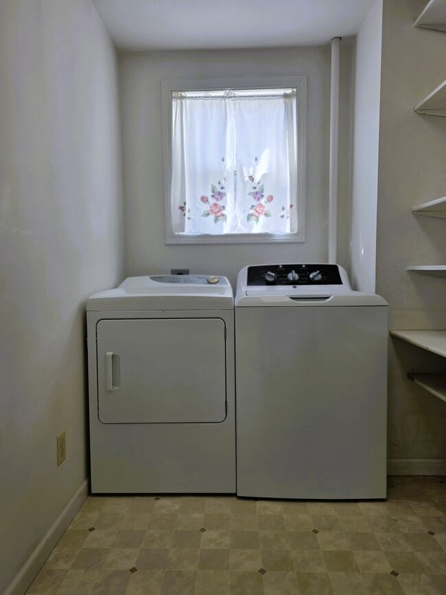 Photo - 821 W 5th St Unit 1