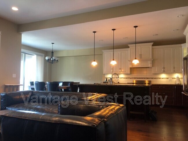 Photo - 1588 Marina Way