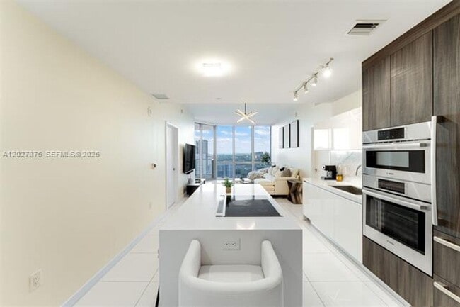 Photo - 851 NE 1st Ave Unidad 851 NE 1st Ave # 2308