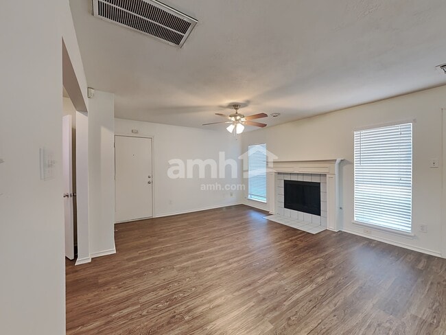 Photo - 1103 Lochmoor Ln