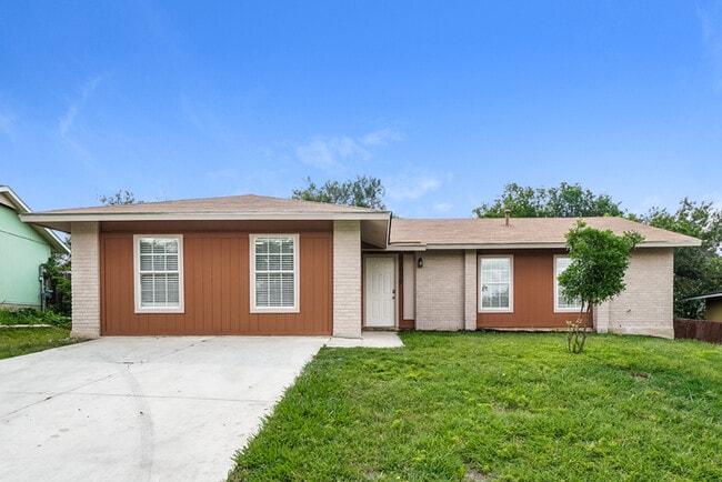 Building Photo - 1070 Hickory Trail St Rental