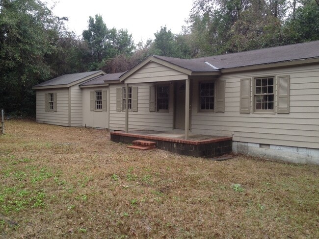 Building Photo - **UPCOMING**3 Bedroom / 1 Bathroom Home fo...