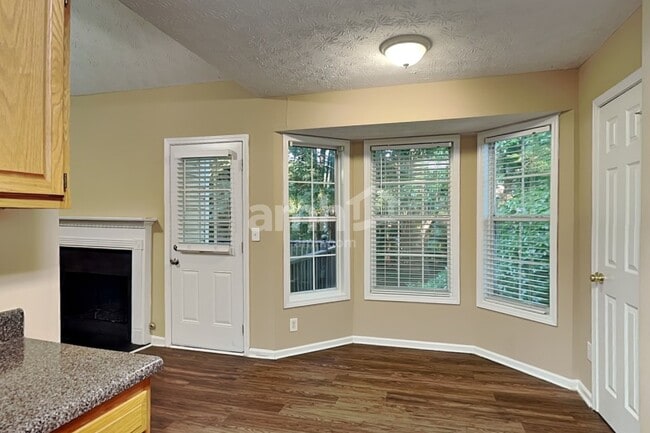 Photo - 356 McMillan Rd