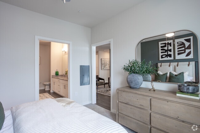 2BR, 2BA - 1150SF B2 - Master Bedroom