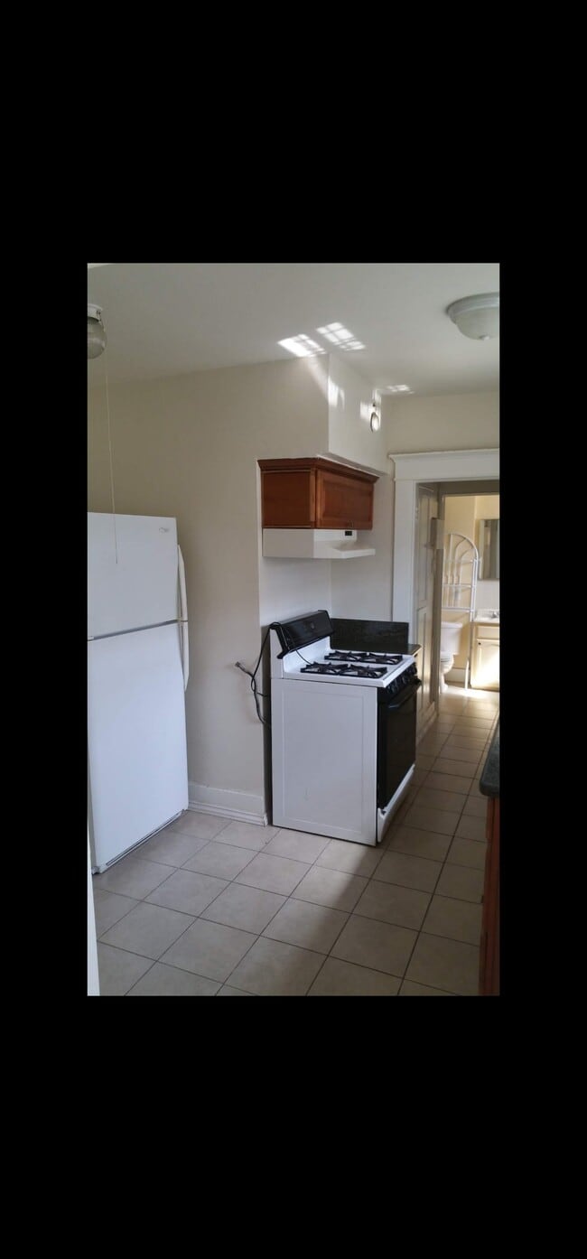 Photo - 1015 1/2 W 55th St