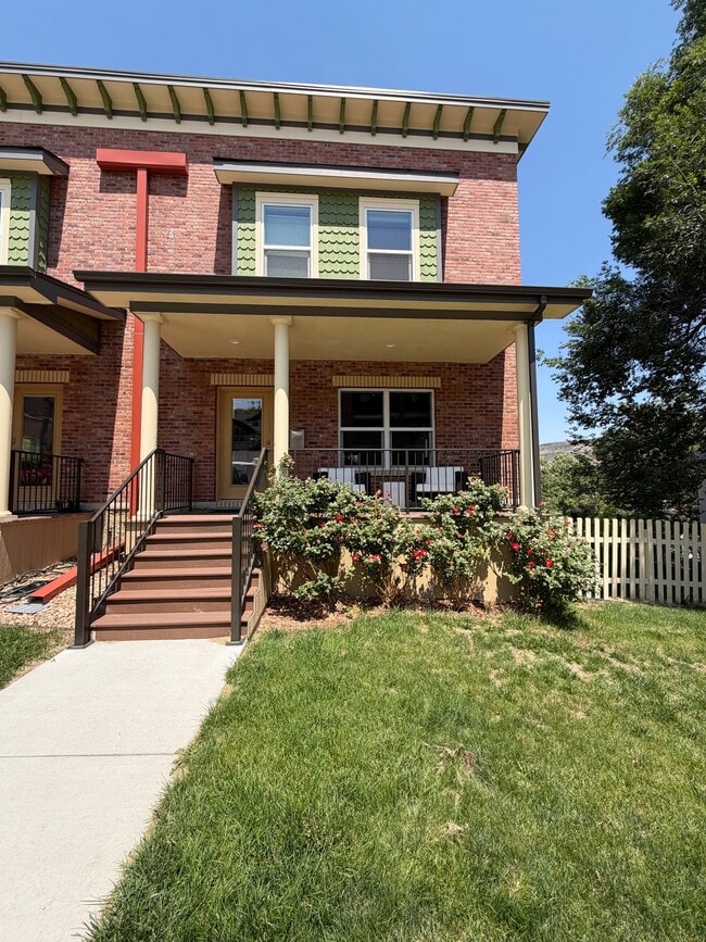 Building Photo - 918 13th St