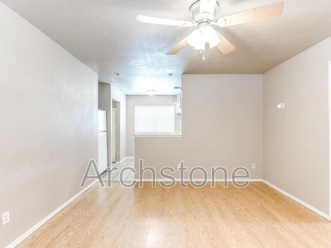 Photo - 501 S Santa Fe Dr