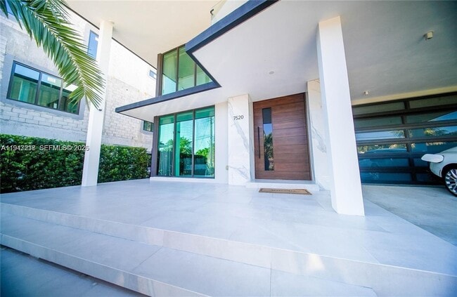 Photo - 7520 W Treasure Dr