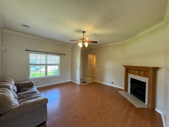 Photo - Gorgeous 3-Bedroom Home with Spacious Yard