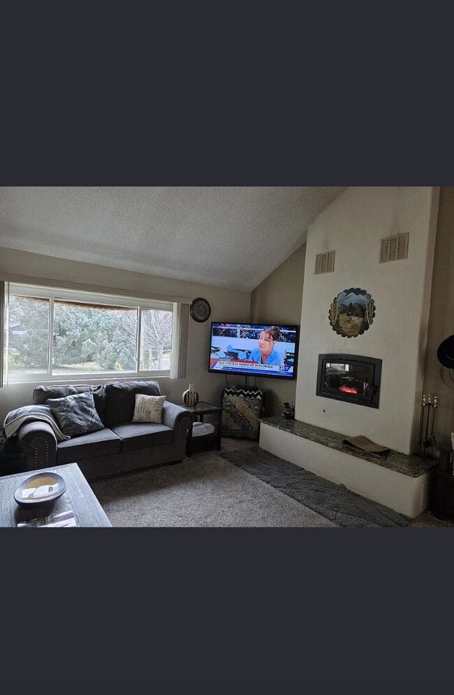 Photo - 319 Bowline Ct