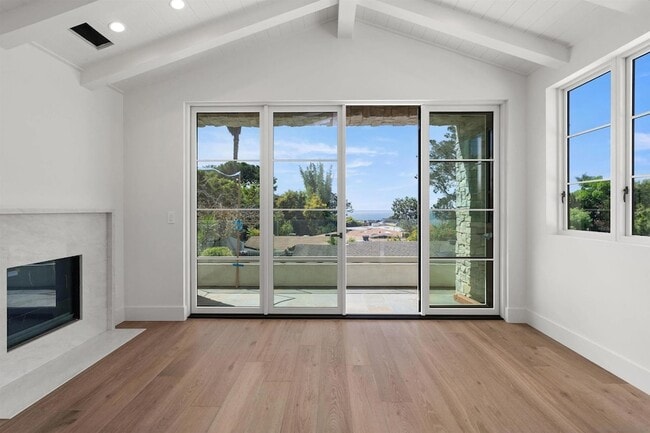 461 Zuni Dr