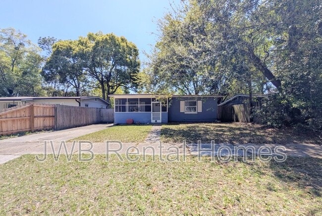 Photo - 3228 Myra St