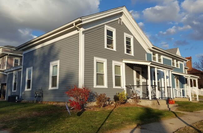 Building Photo - 1803 8th St Unit 1803