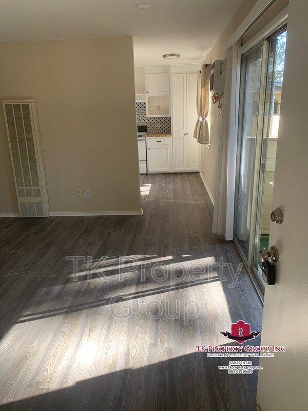 Photo - 533 Jenkins St