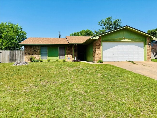 Building Photo - 802 Yorktown Dr