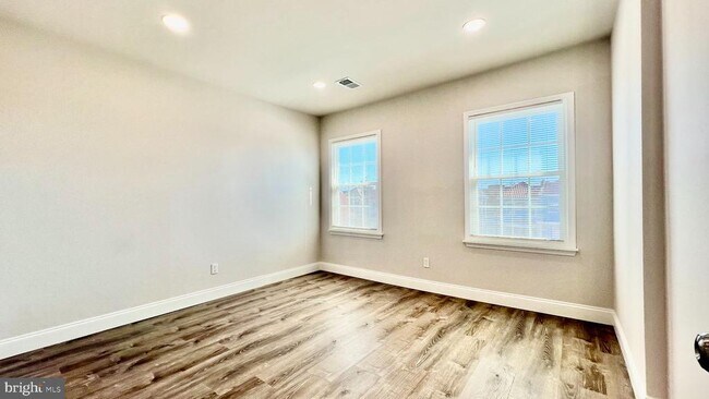 Photo - 2001 Middleton St