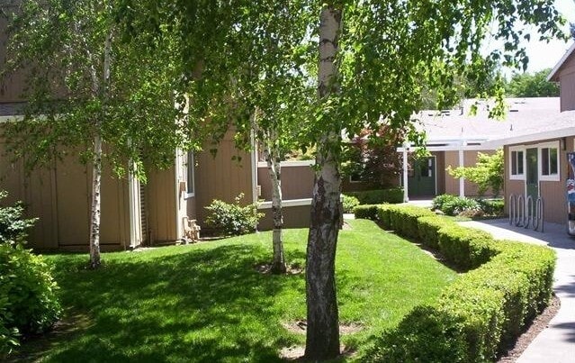 Photo - 820 W 4th Ave