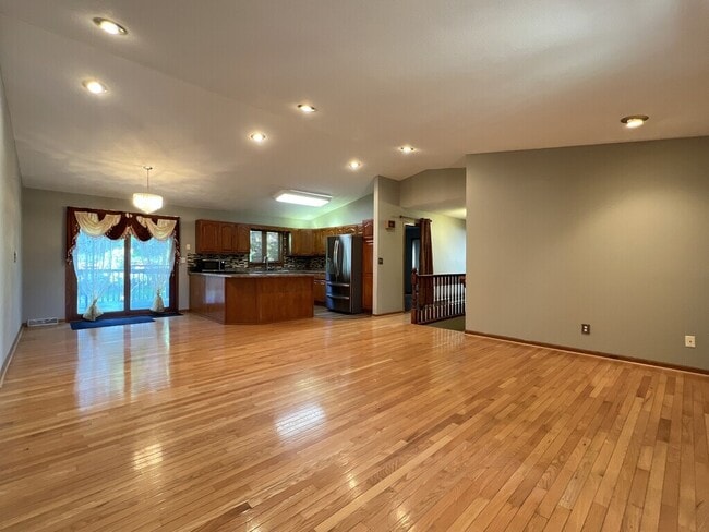 Photo - 4563 Camelot Dr