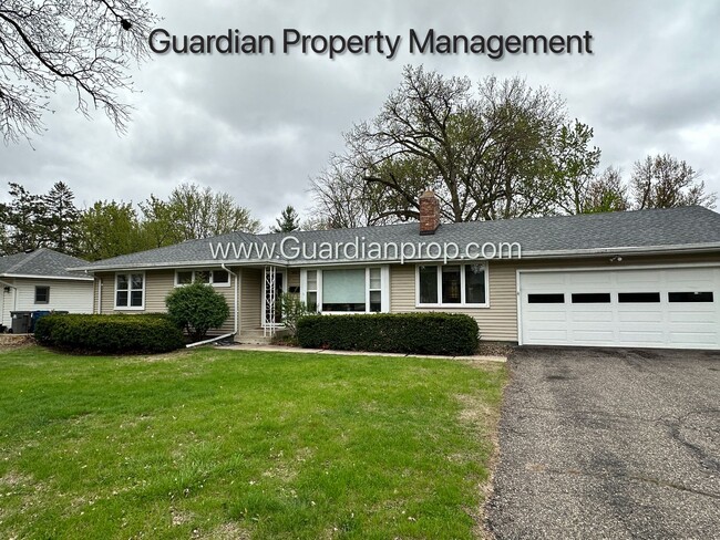 Edina Single Family Home, 2 Car Garage, Di... - Edina Single Family Home, 2 Car Garage, Di...