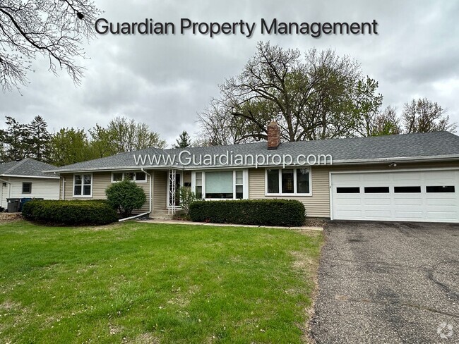 Building Photo - Edina Single Family Home, 2 Car Garage, Di...