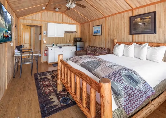10630 Hwy 2 E Unidad Eagles Nest Cabin