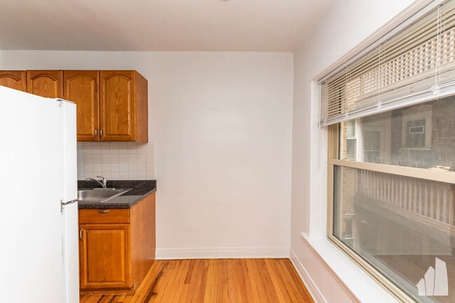 1421 W Farwell Ave Unit 207