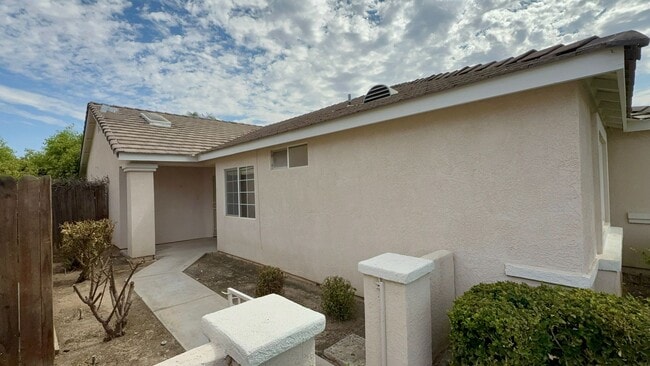 7110 Rogue River Dr