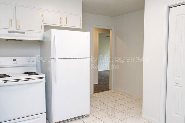 Photo - 2027 Lee St