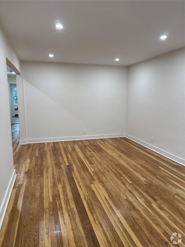 Building Photo - 61-21 185th St Rental