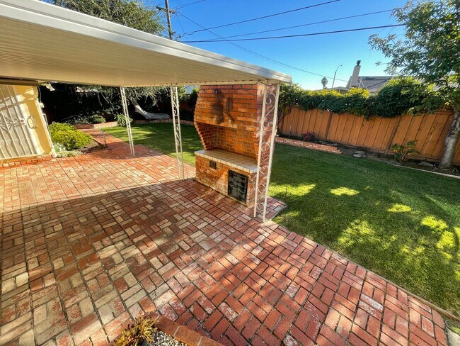 Photo - $3,890 / 4b/2bth - CUTE HOME IN GLENMOOR