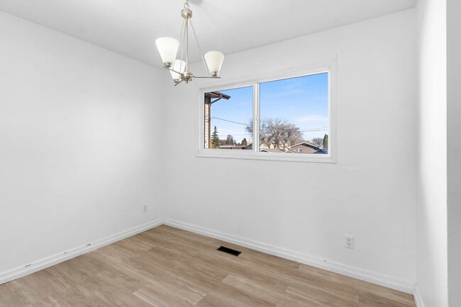 Photo - 236 Avenue S North